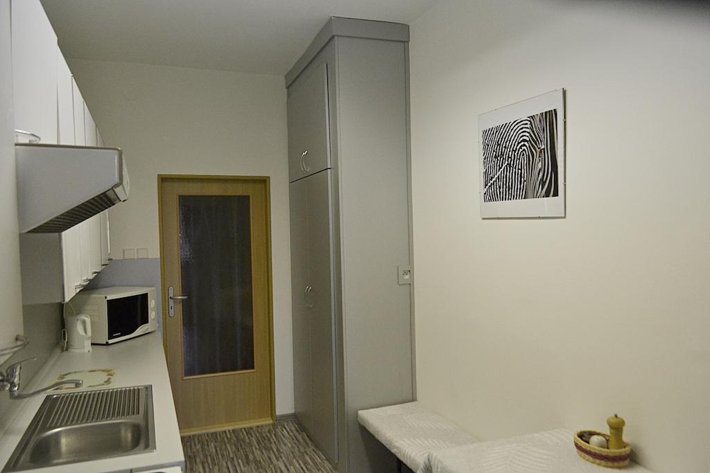 Apartman Namesti Hostinne Стая снимка